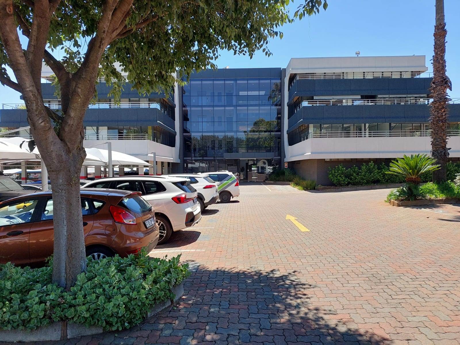 132  m² Commercial space in Cresta photo number 1