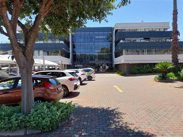 132  m² Commercial space