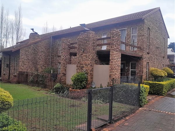 4 Bed House in Middelburg South