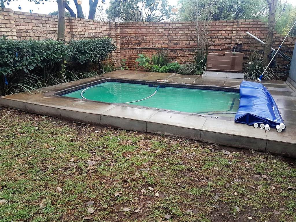 4 Bed House in Middelburg South photo number 17