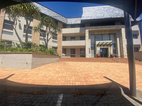 3500  m² Commercial space in Meadowdale