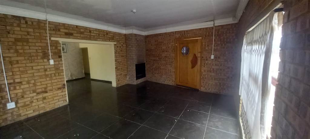 3 Bed House in Mmabatho unit 13 photo number 7