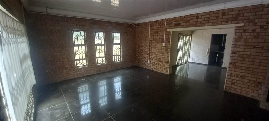 3 Bed House in Mmabatho unit 13 photo number 8