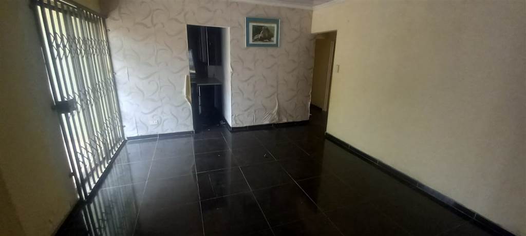 3 Bed House in Mmabatho unit 13 photo number 11