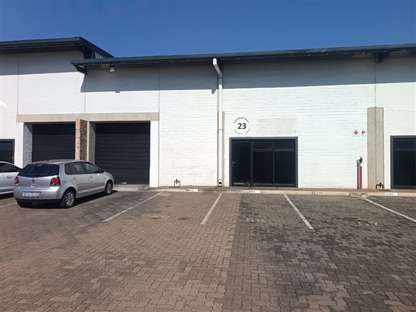 215 m² Industrial space 215 m² Industrial space