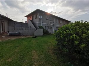 2 Bed Townhouse in Crown Gardens