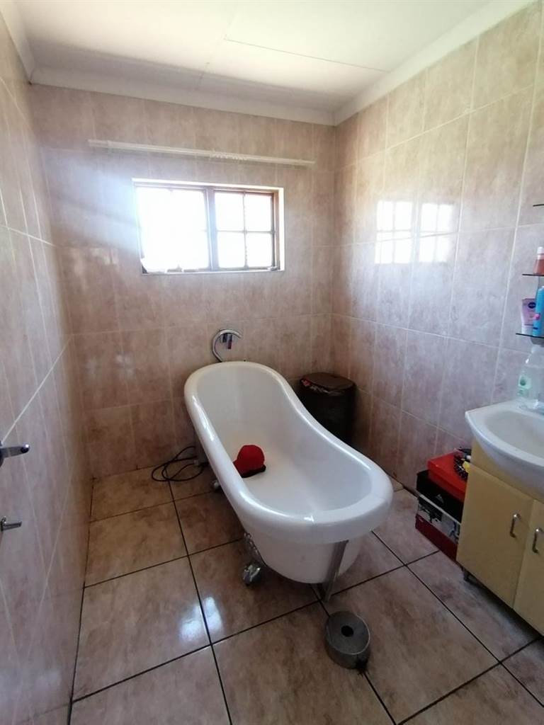 3 Bed House in Thaba Nchu photo number 10
