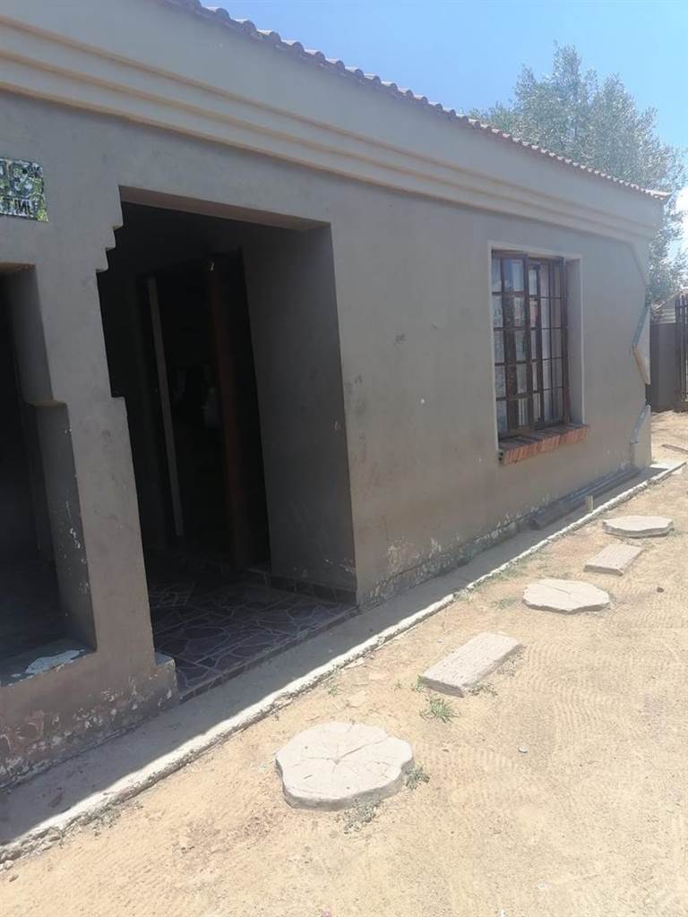 3 Bed House in Thaba Nchu photo number 11