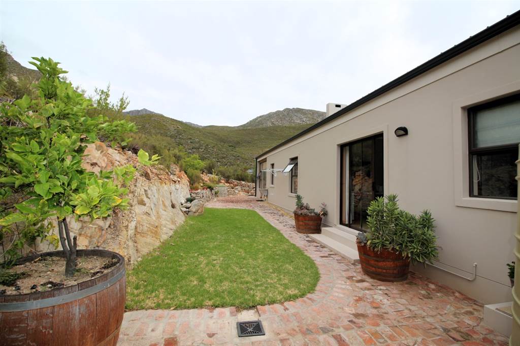 2 Bed House in Montagu photo number 11
