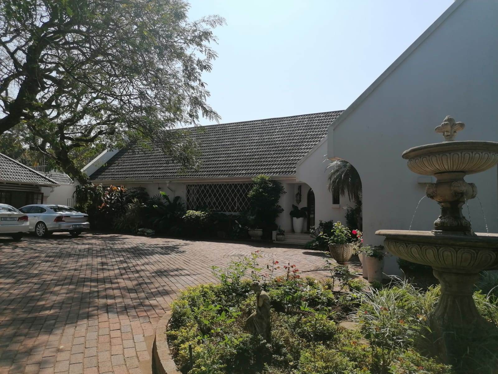 8 Bed House in Umhlanga Rocks photo number 1