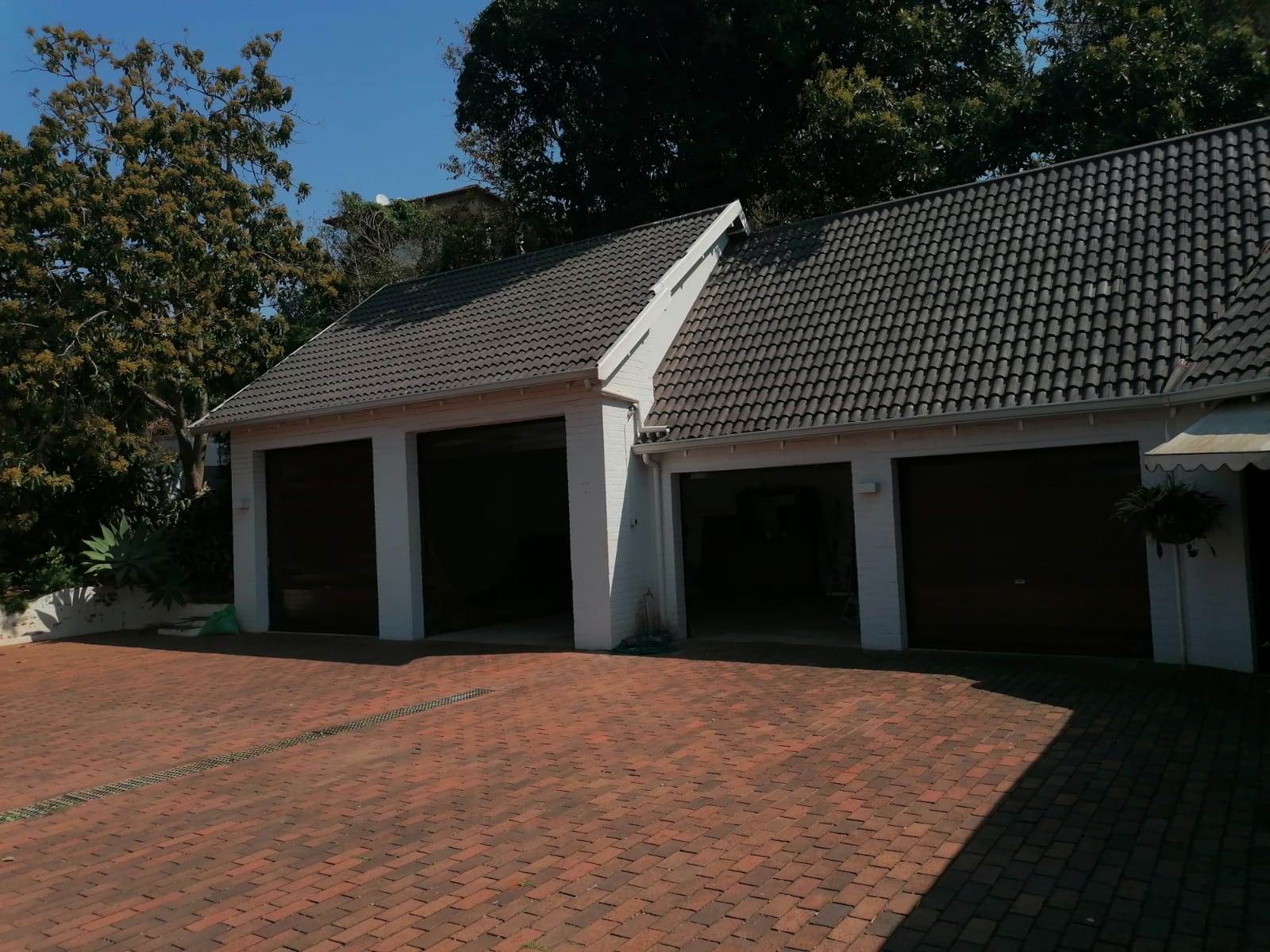 8 Bed House in Umhlanga Rocks photo number 3