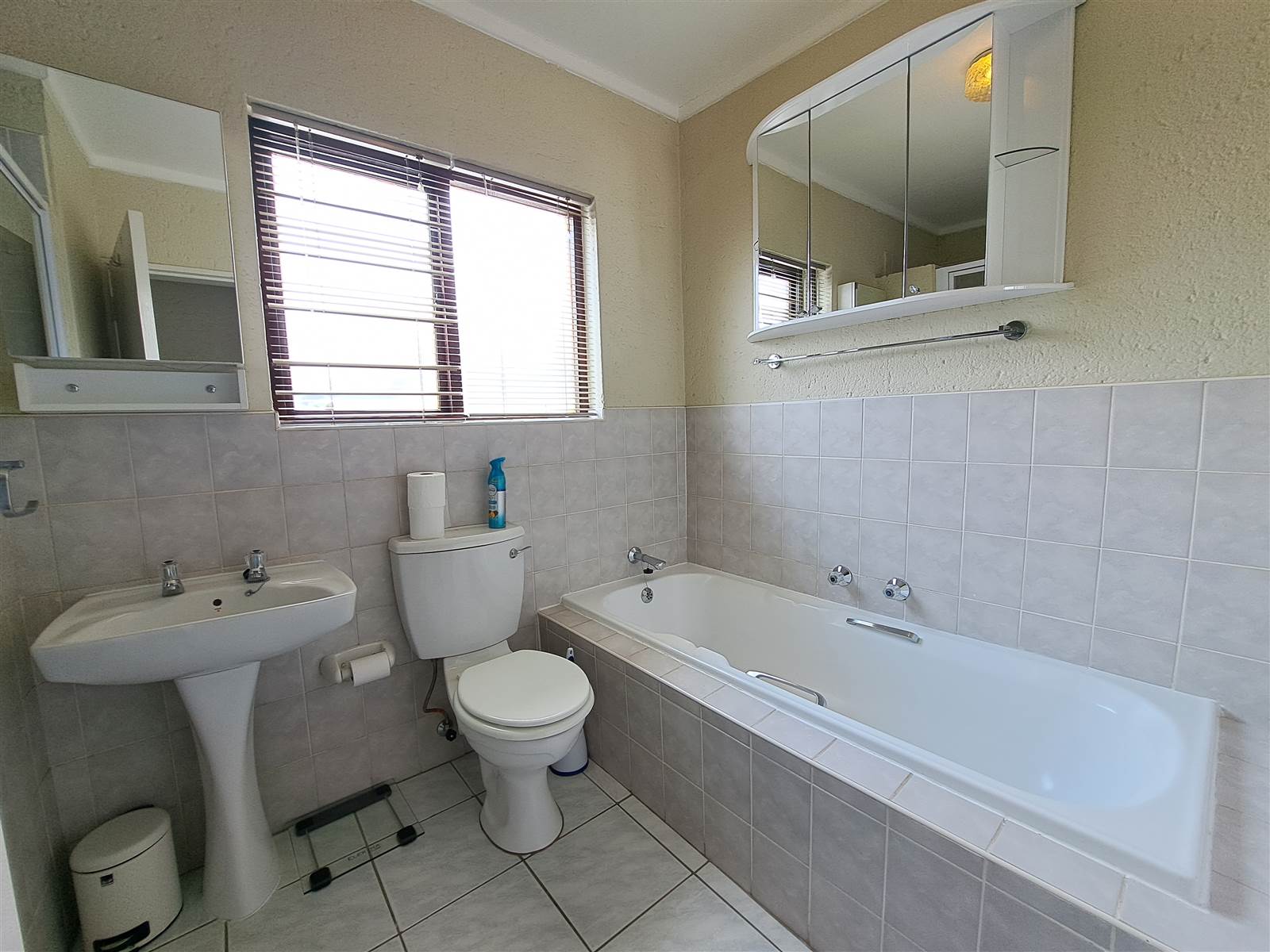 2 Bed Townhouse in Marais Steyn Park photo number 13