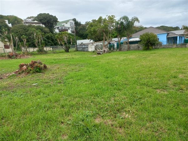 990 m² Land available in East Bank
