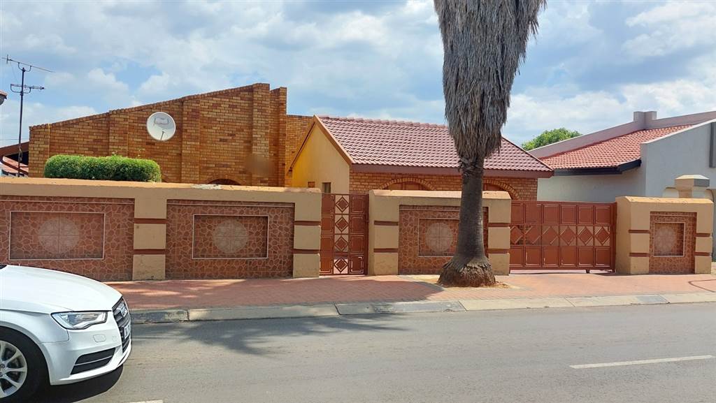 3 Bed House in Spruit View photo number 1