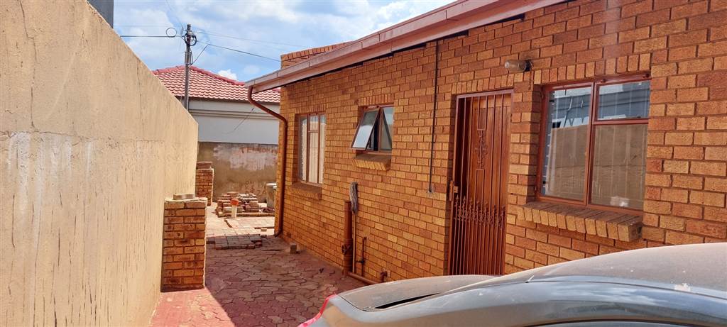 3 Bed House in Spruit View photo number 10