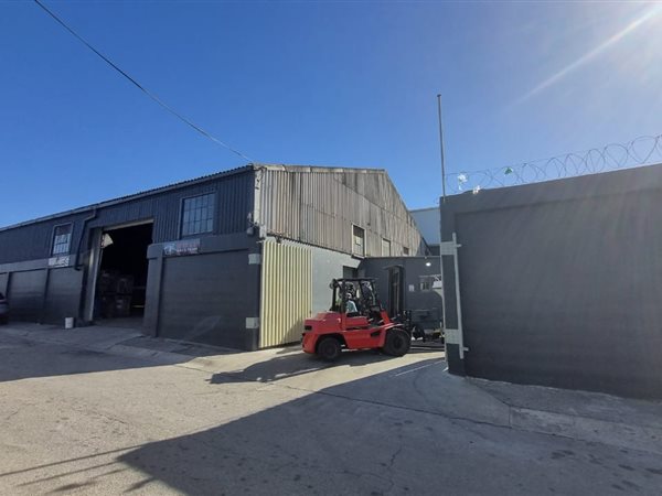 1 165  m² Industrial space