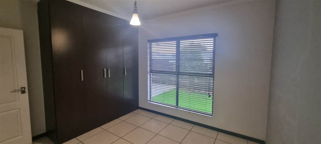 3 Bed Apartment in Fourways photo number 11