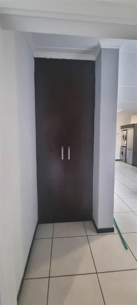 3 Bed Apartment in Fourways photo number 9