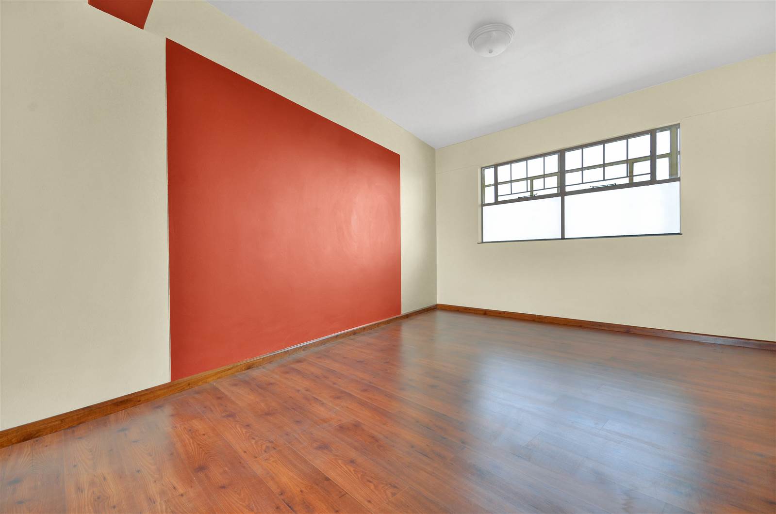 3 Bed Apartment in Parktown photo number 5