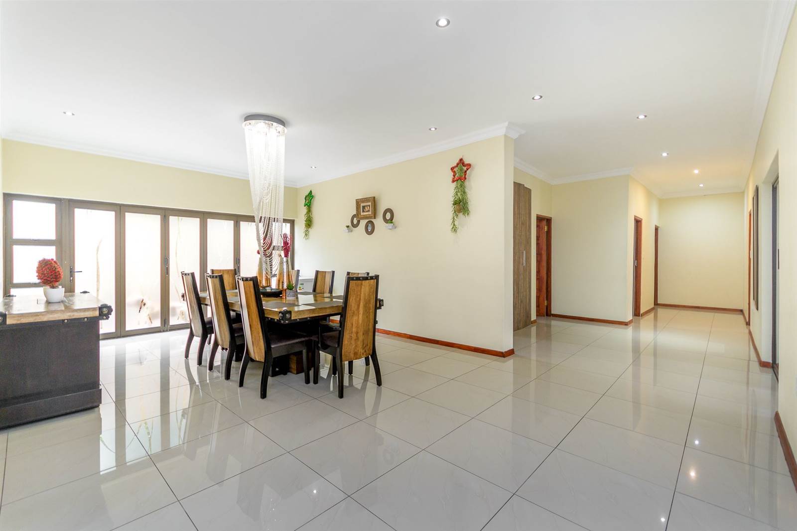 5 Bed House in Kempton Park Central photo number 8