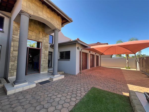 5 Bed House in Hillcrest