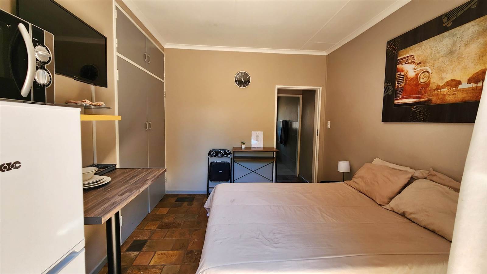 Bachelor apartment in Kathu photo number 1