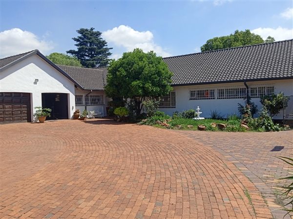 4 Bedroom House 4 Bedroom House