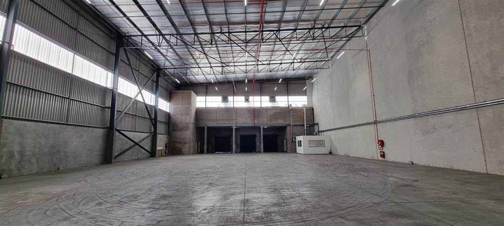 1316  m² Industrial space in Everite Industria photo number 3