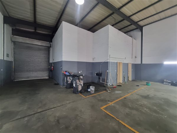 340  m² Industrial space