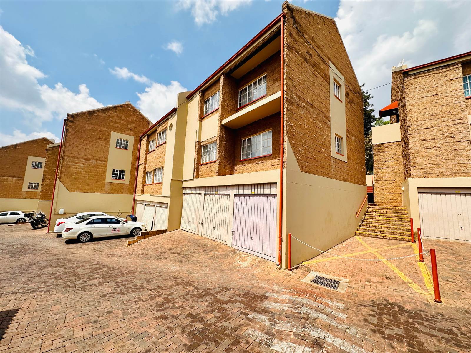 1 Bed Townhouse in Centurion CBD photo number 12
