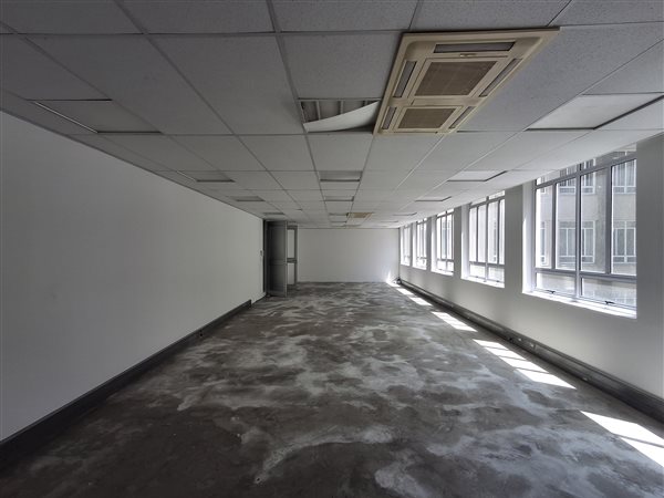 80  m² Commercial space