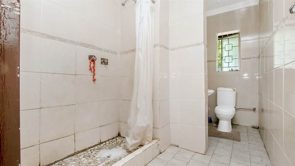 3 Bed House in Kensington B photo number 22