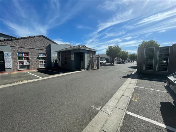 82  m² Commercial space in Edgemead
