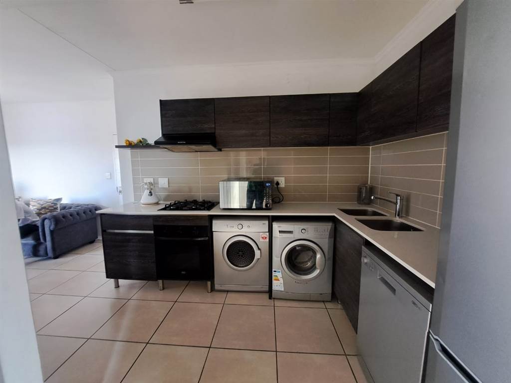 1 Bed Apartment in Olivedale photo number 9