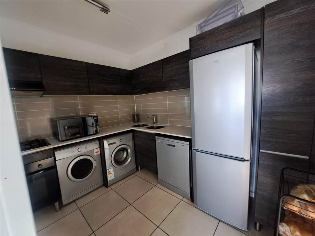 1 Bed Apartment in Olivedale photo number 8