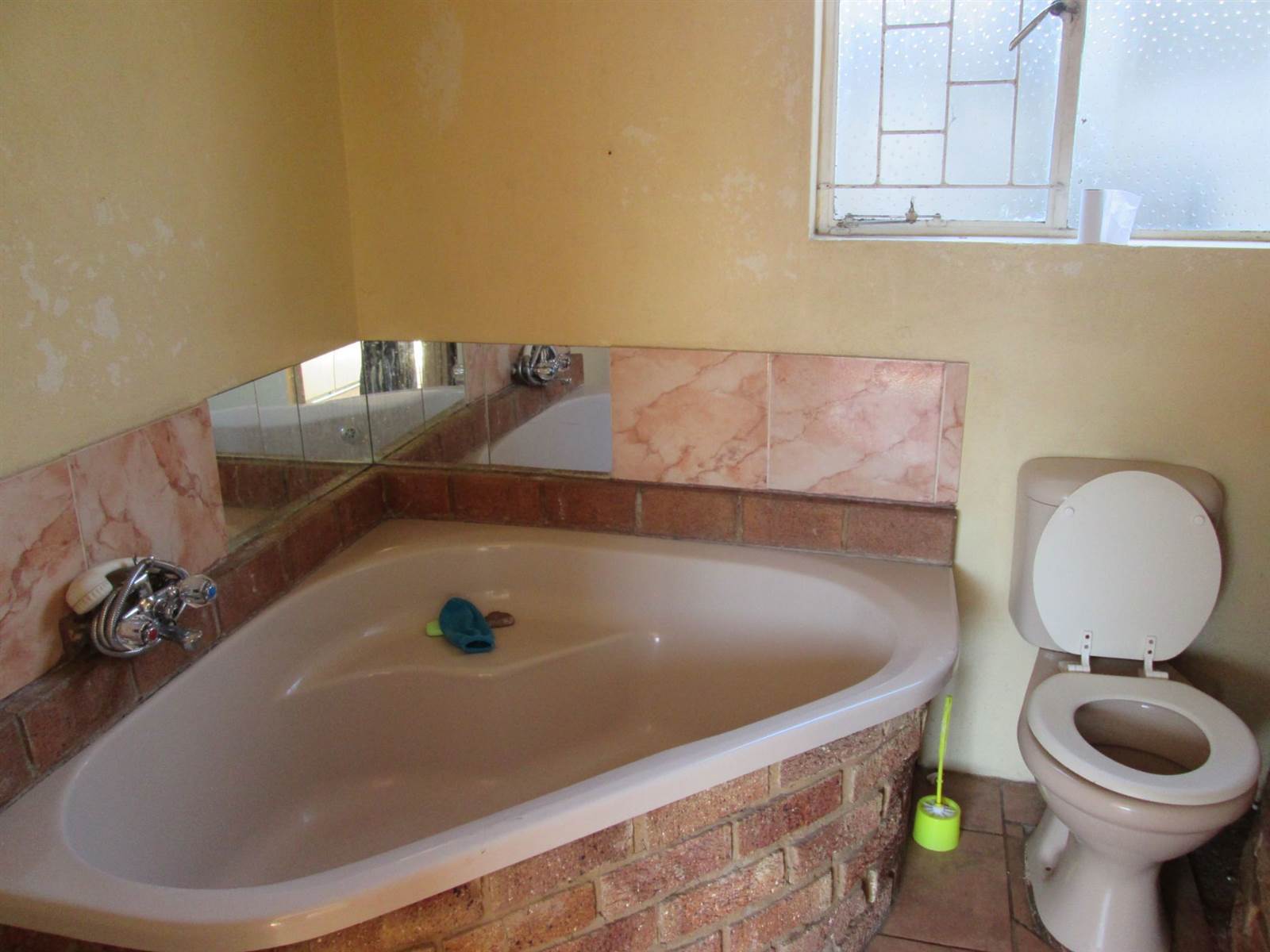 1 Bed Apartment in Brenthurst photo number 6