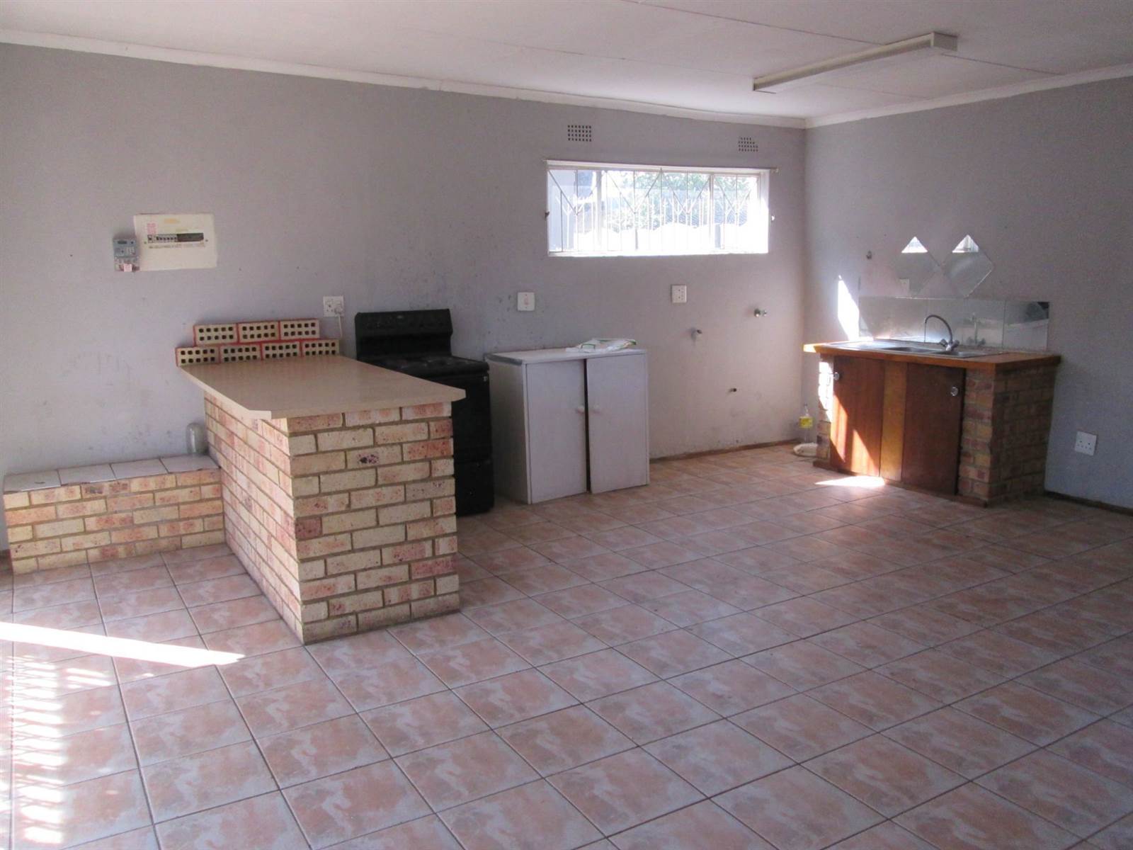 1 Bed Apartment in Brenthurst photo number 3