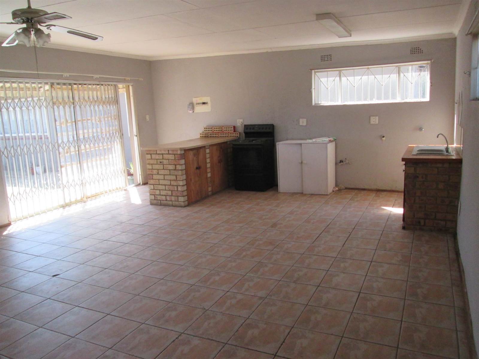 1 Bed Apartment in Brenthurst photo number 2