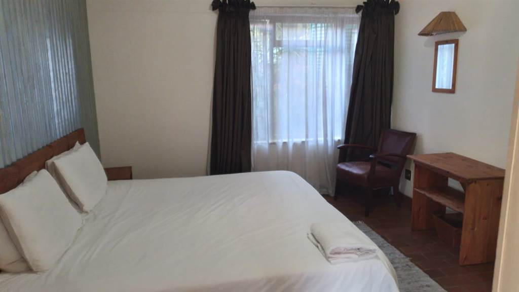 2 Bed Apartment in Greenside photo number 6