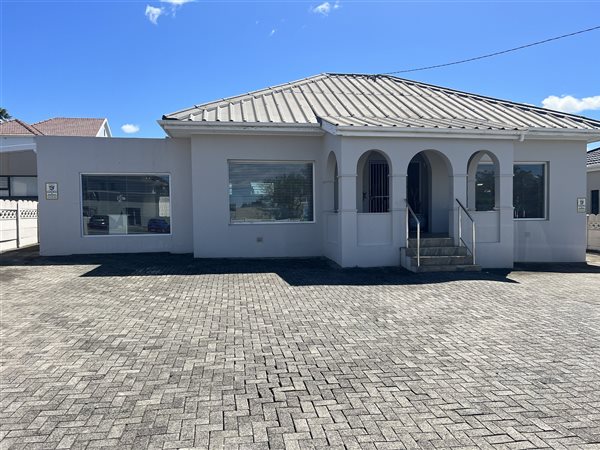 215  m² Commercial space in Baysville