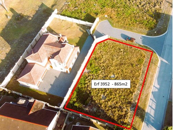 865 m² Land available in Summerstrand