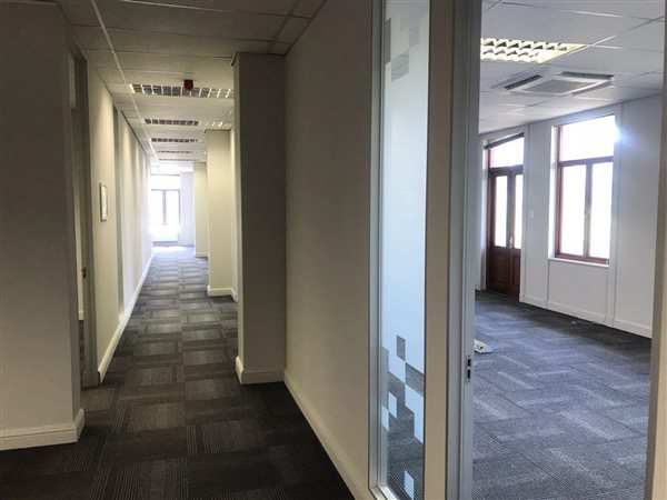 320  m² Commercial space