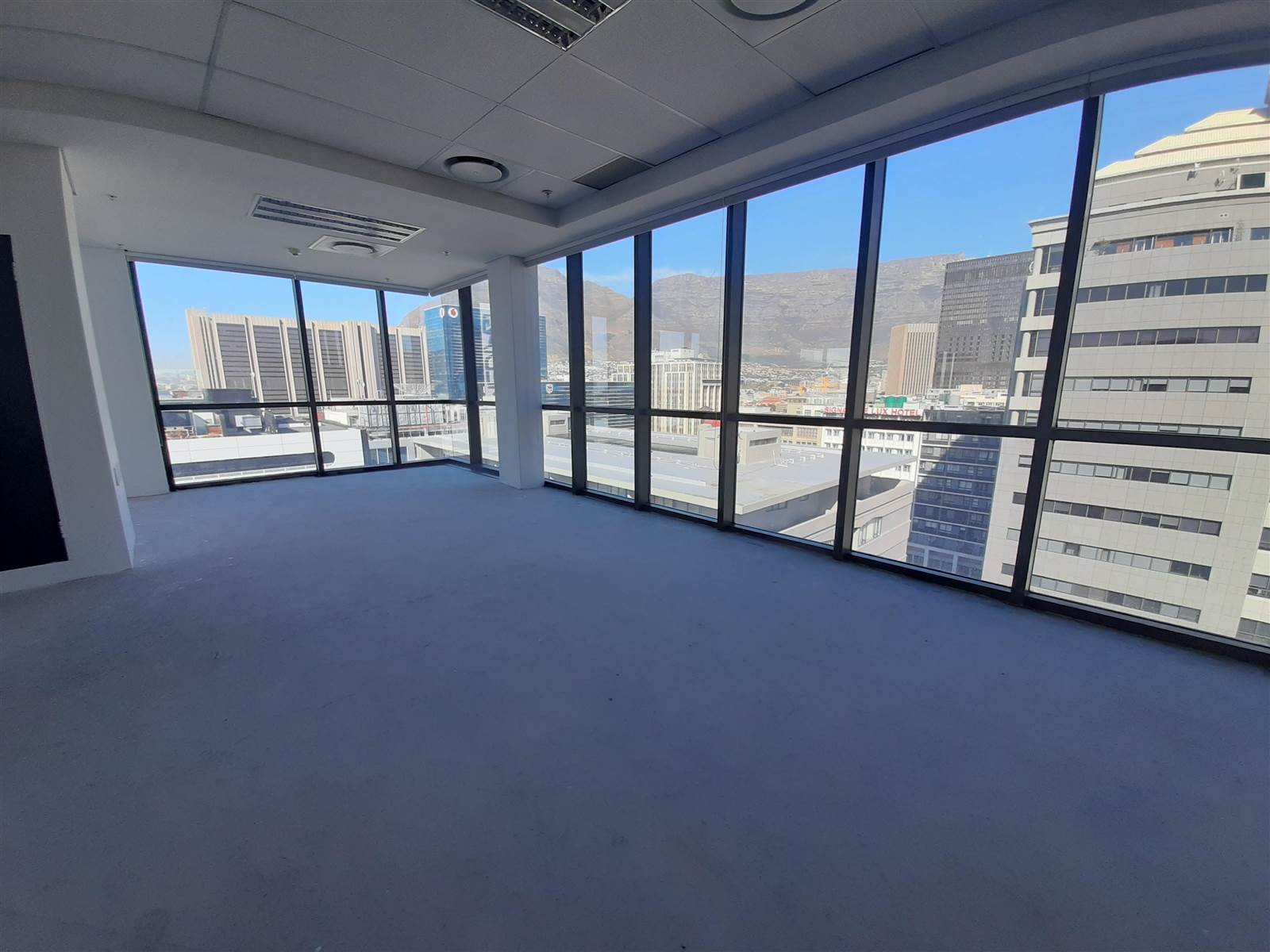 1042  m² Commercial space in Cape Town City Centre photo number 7