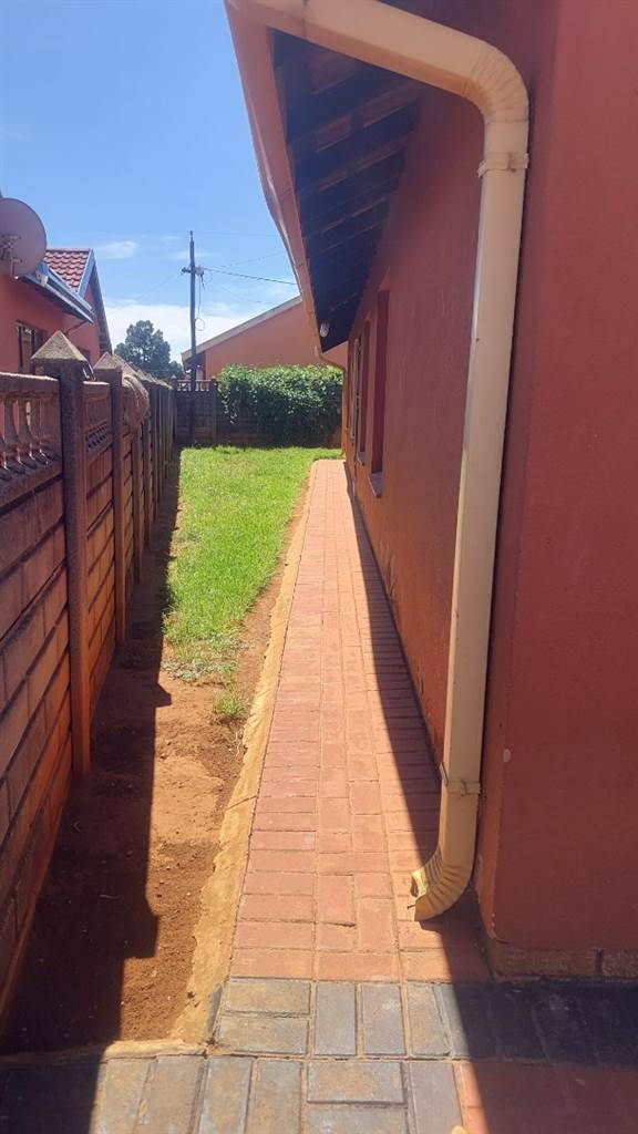 3 Bed House in Sebokeng Zone 10 photo number 23