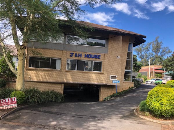 230  m² Commercial space in Montrose