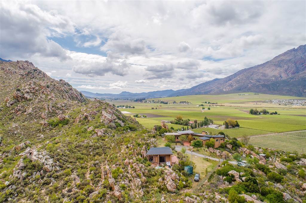 13.9 ha Smallholding for sale in De Doorns T3911200 Private Property