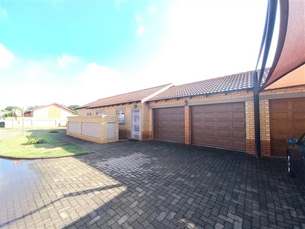 3 Bedroom Townhouse 3 Bedroom Townhouse