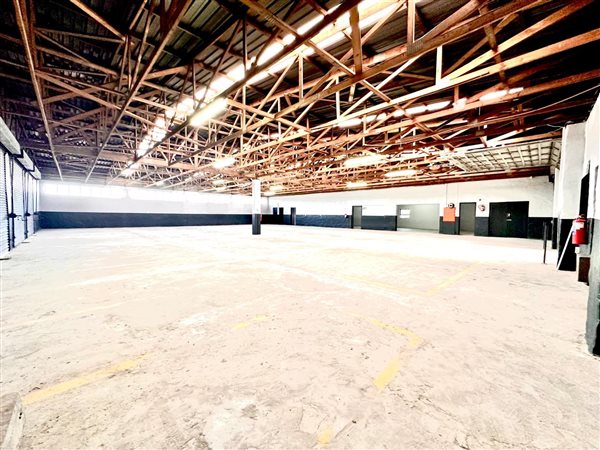 983  m² Industrial space