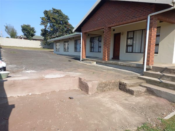 5 Bed House in Howick West