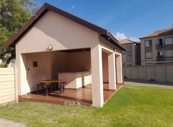 2 Bed Townhouse in Meredale photo number 17